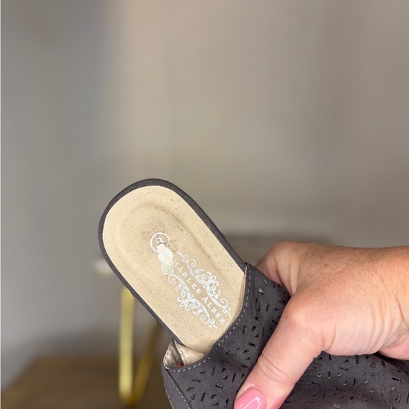 Charles Albert Gray Heels Elegant Design Size 8 - Picture 5 of 5